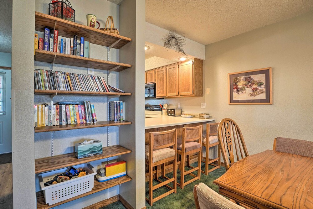 Cozy Branson Townhome 1 Mi to Silver Dollar City! - Property Image 5