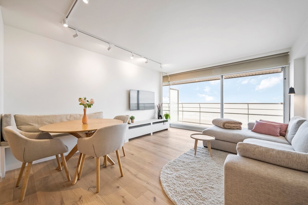 Luxury Sea View Apartment