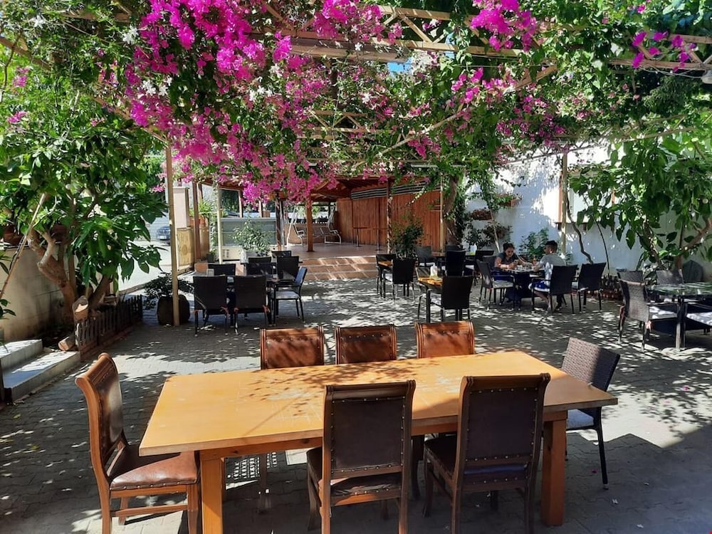 Yunus Hotel & Bungalow view 3