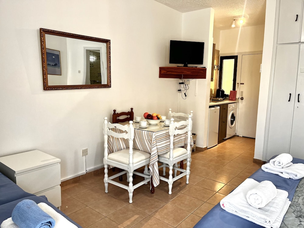 79 AN - Stay Nissi Chrysland Studio 111