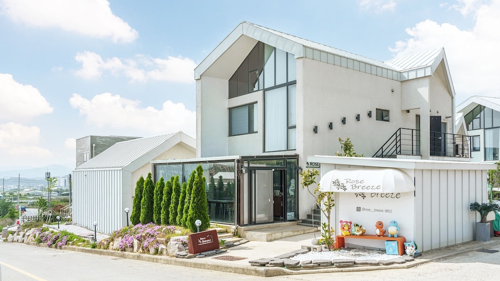 Gyeongju Rose Breeze Pool Villa Pension