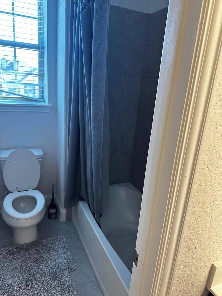 Spacious 2Br w/ Fireplace - Sleeps 4 - Bbq - Lake