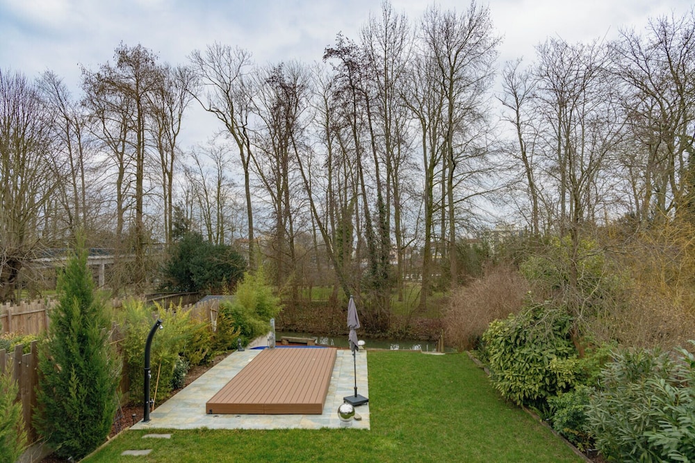 Paris Garden River residence
