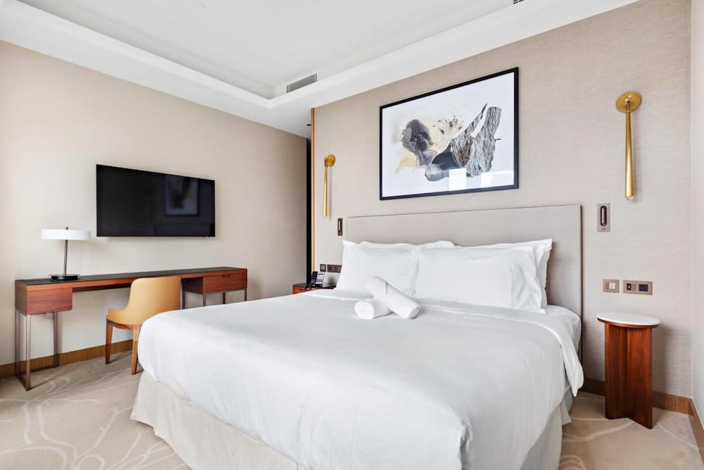 Luxurious 3-bedroom Apartment Facing Burj Khalifa in The Address Dubai Opera