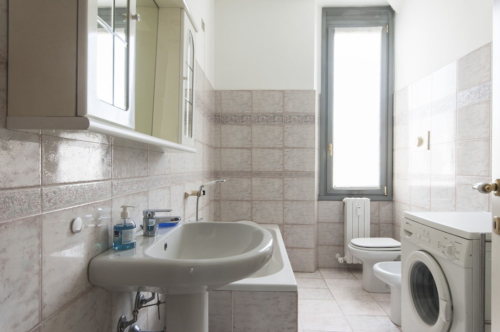 Bright & Cozy Flat near Navigli, Iulm, Tortona
