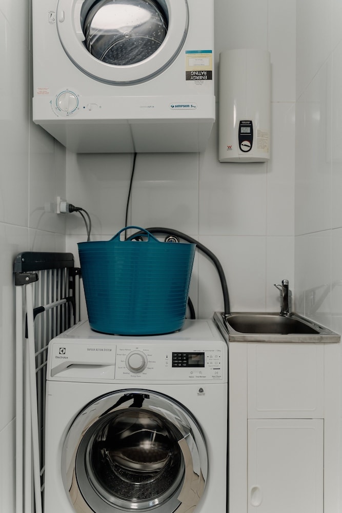 Peaceful 1-bed Apartment Close to Lonsdale St