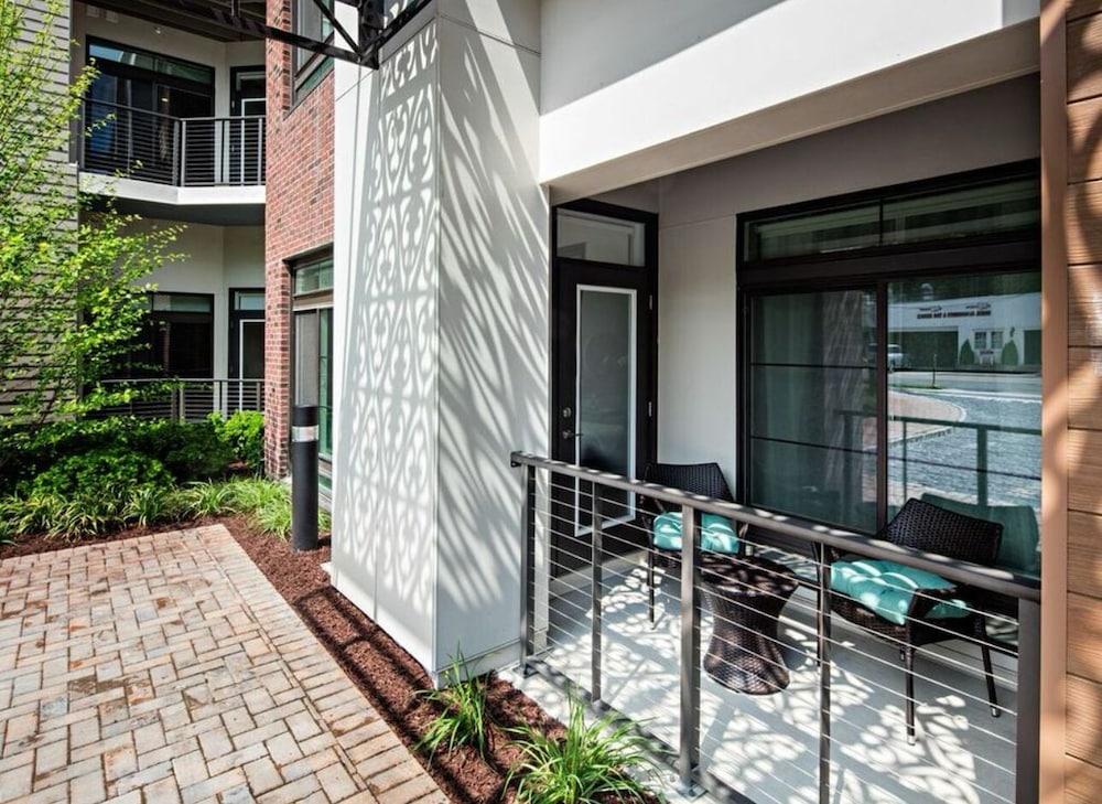 Kings Point Lux Suites