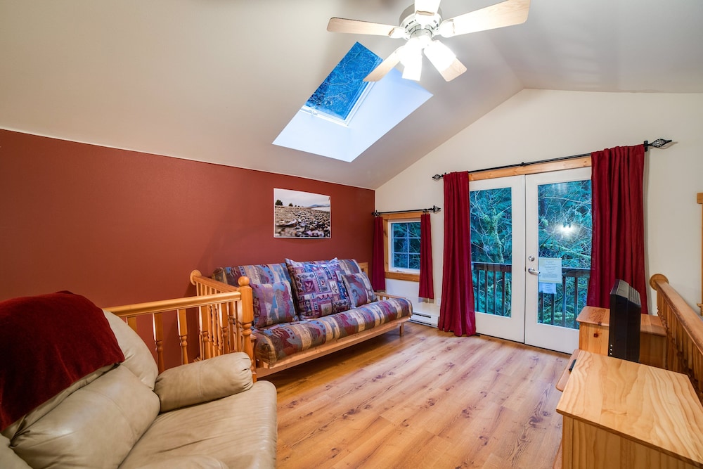 34SL - Hot Tub - BBQ - Ping Pong Table - Sleeps 8 view 3