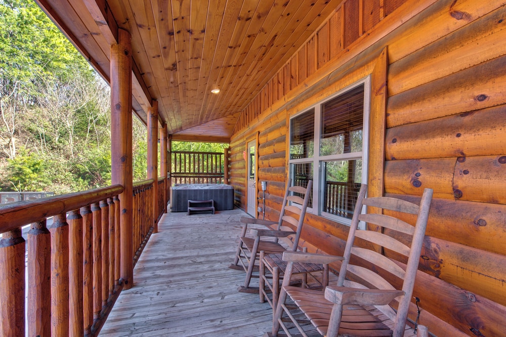 Chilling Bear Lodge