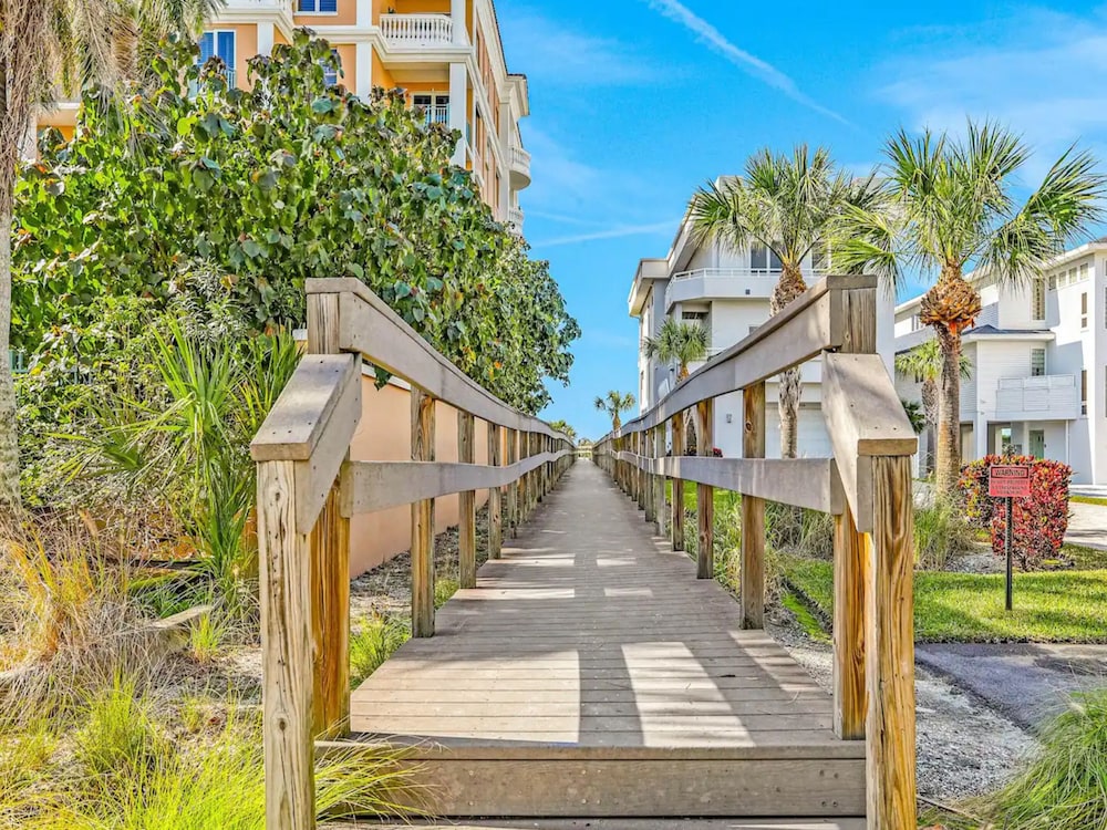 Sunshine Lane by Distinctive Beach Rentals view 2