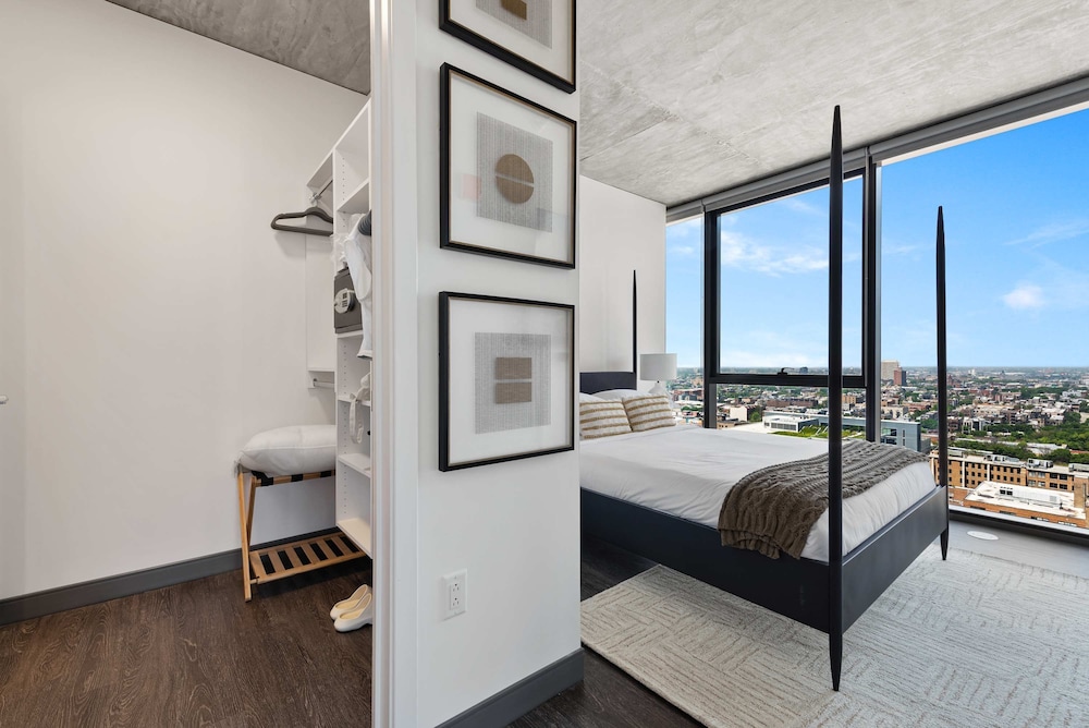 Cloud9 4apt in Building Fultonmkt The Cubist