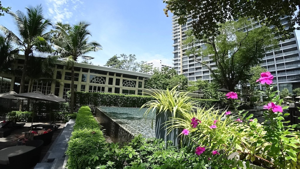 Luxury Large One Bedroom Seaview Serviced Apartment at Wongamat, Pattaya