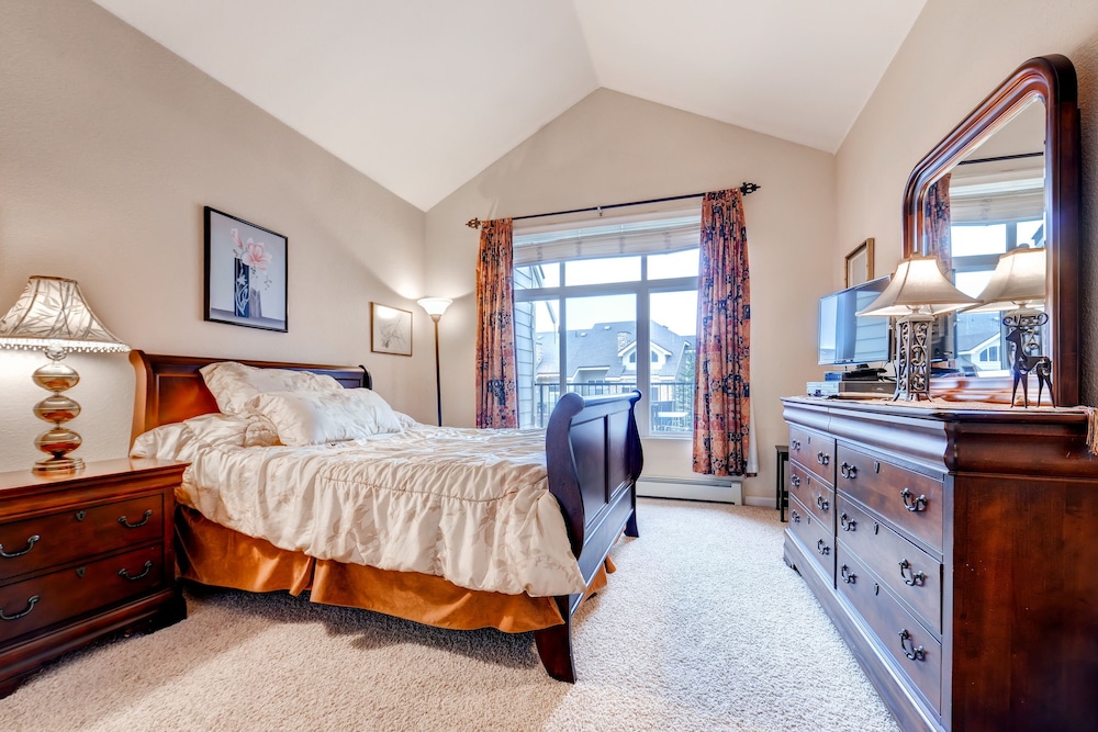 Bay Club Town Homes by CRMR view 4