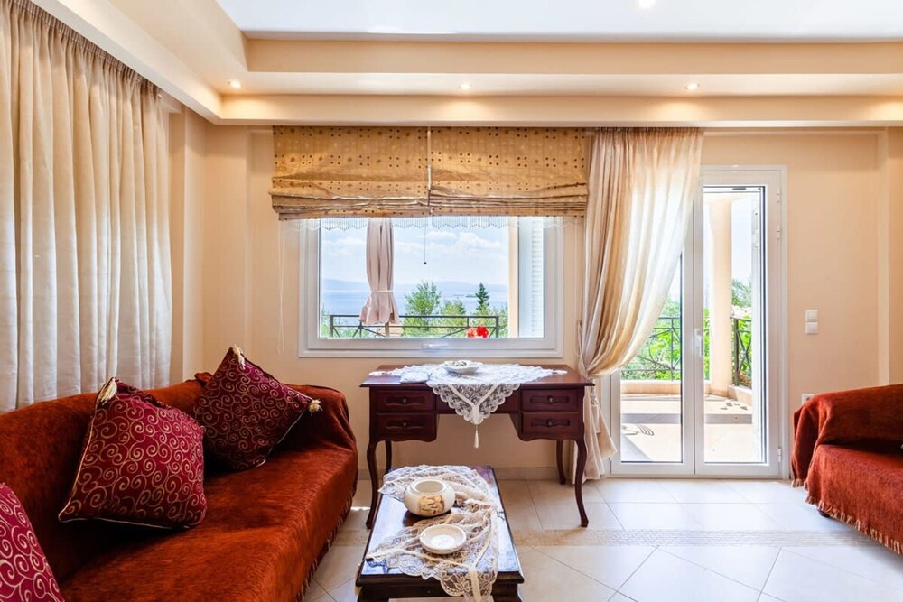 Verga Majestic Sunsets - Elegant Chic Retreat