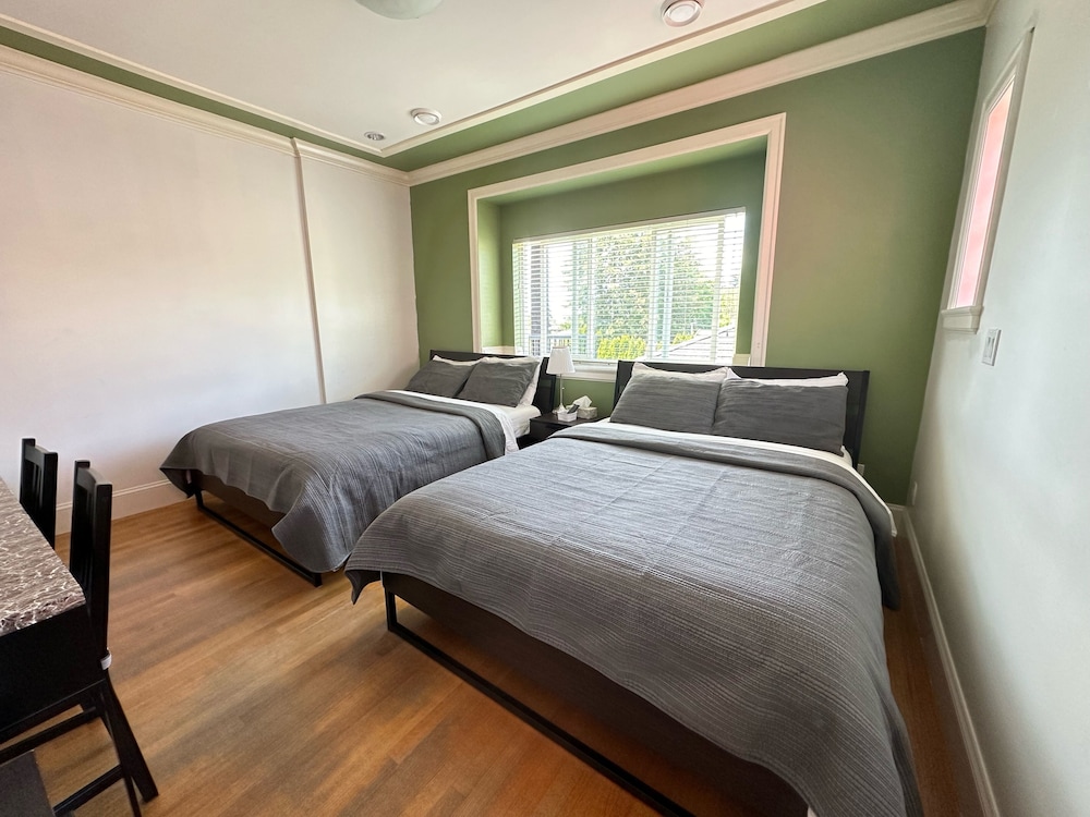 Vancouver Metrotown Modern Guest House - Image 2