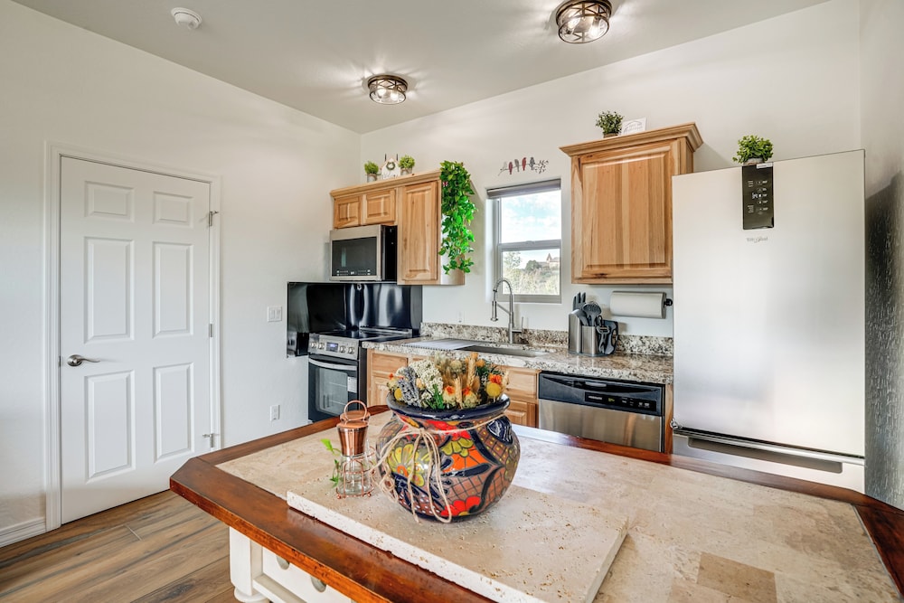 Prescott Home Close to Hiking & Medical Centers!