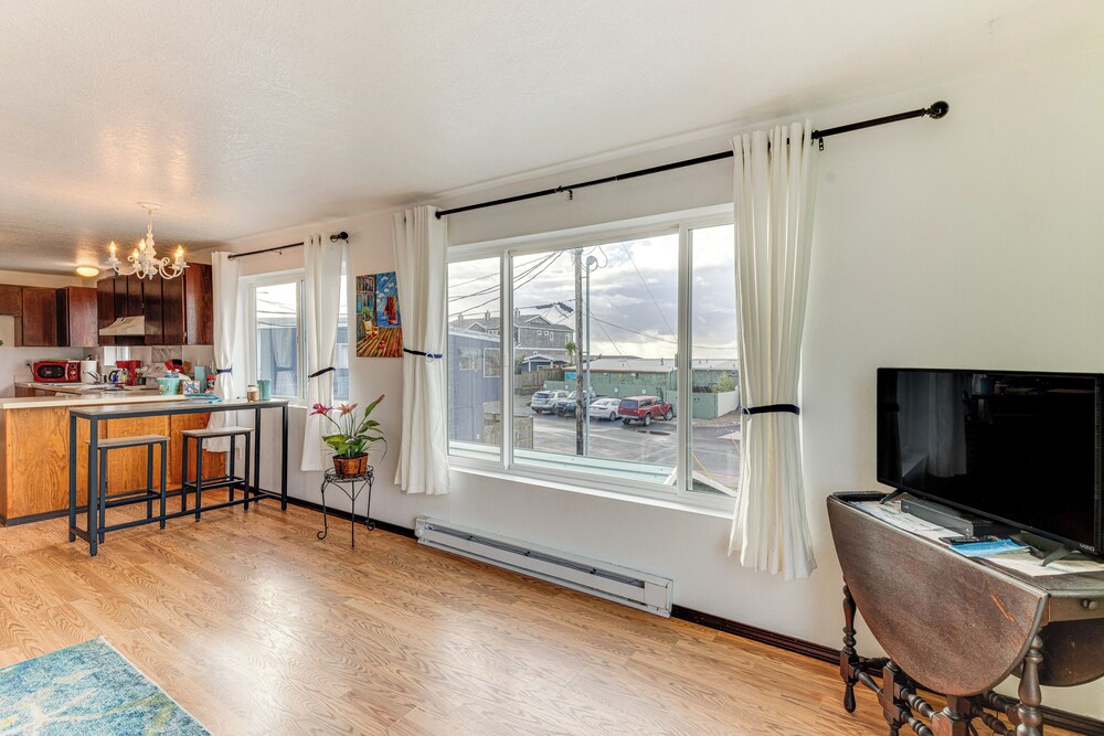 Quaint Rockaway Beach Gem: Walk to Shore!