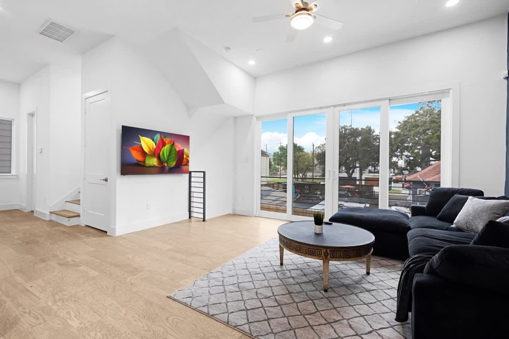 Perfect Houston Group Stay for 12 With 6 Beds 6 Baths