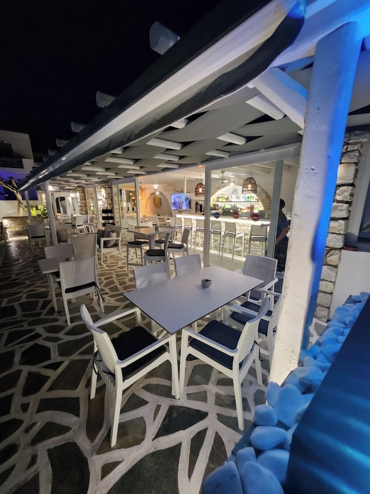 Zoumis Residence