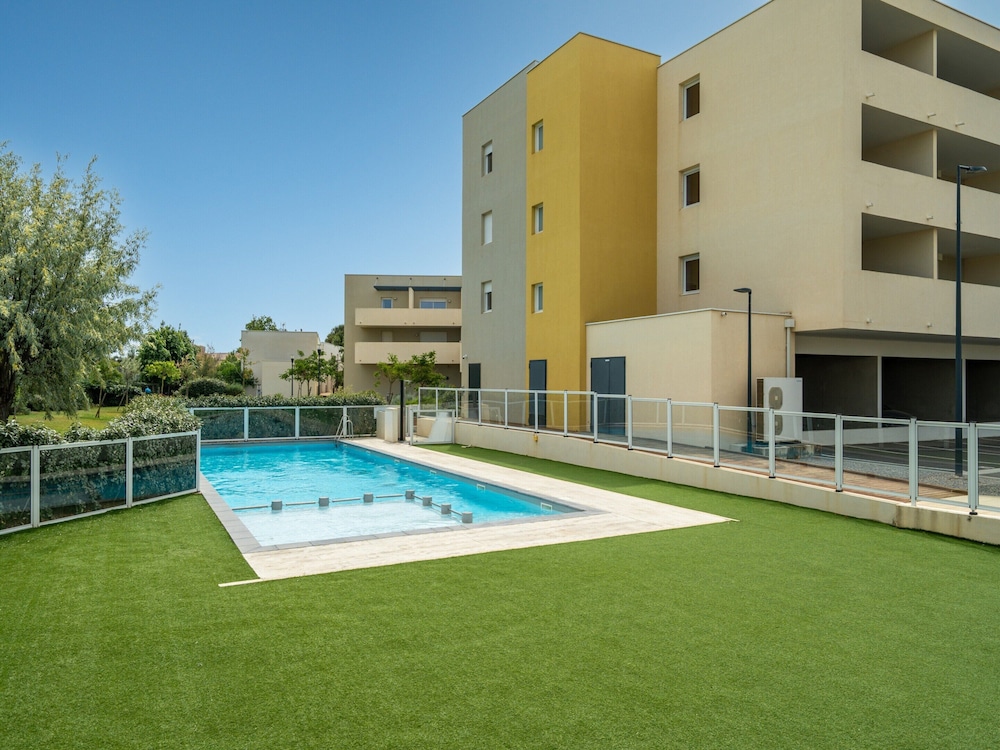 Charming Villa by Serignan Beach