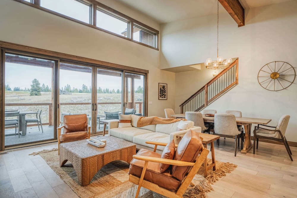 Wilderness Club Escape For 14!