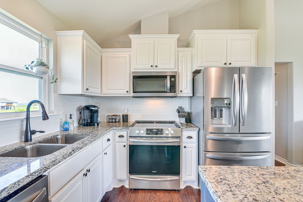 Near Beach Access: Galveston Home w/ Grill & Patio