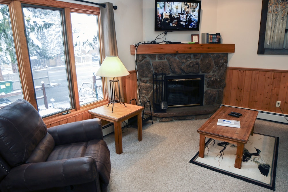 Sunnyside Knoll: 8 1 Bedroom Cabin - Property Image 1