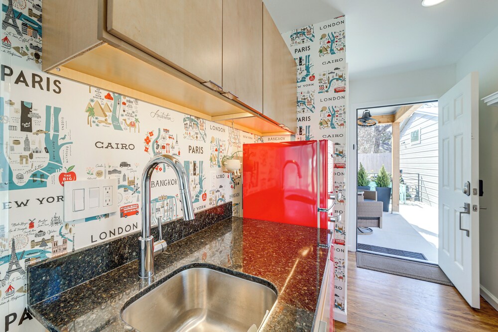 Walk to Gathering Place & Brookside: Tulsa Studio