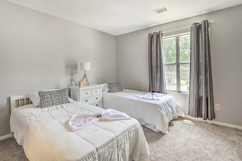 Norcross Townhome ~ 18 Mi to Dtwn Atlanta!