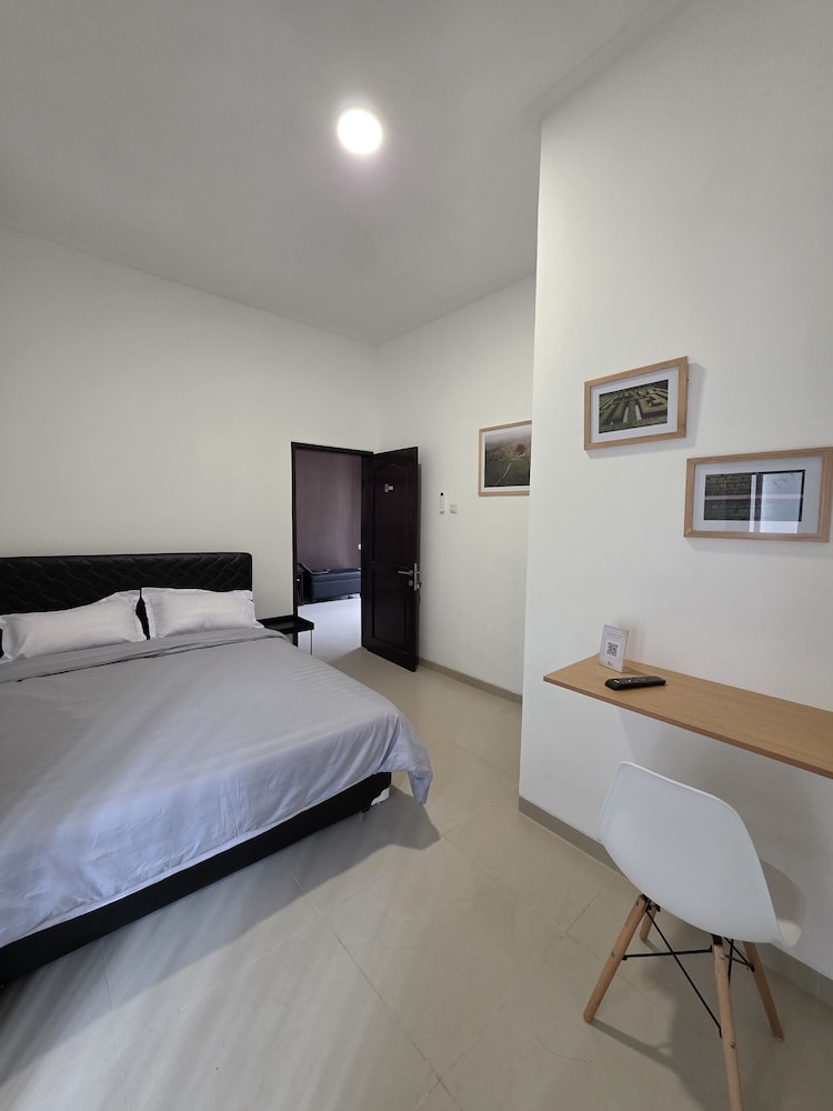 Shini Guest House
