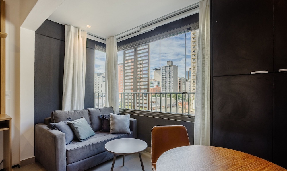 Modern Studios on R. Augusta 800m From the Subway - OAG