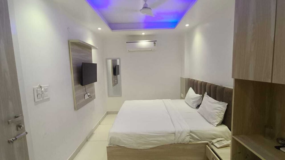 Hotel Red Chilly Adarsh Nagar