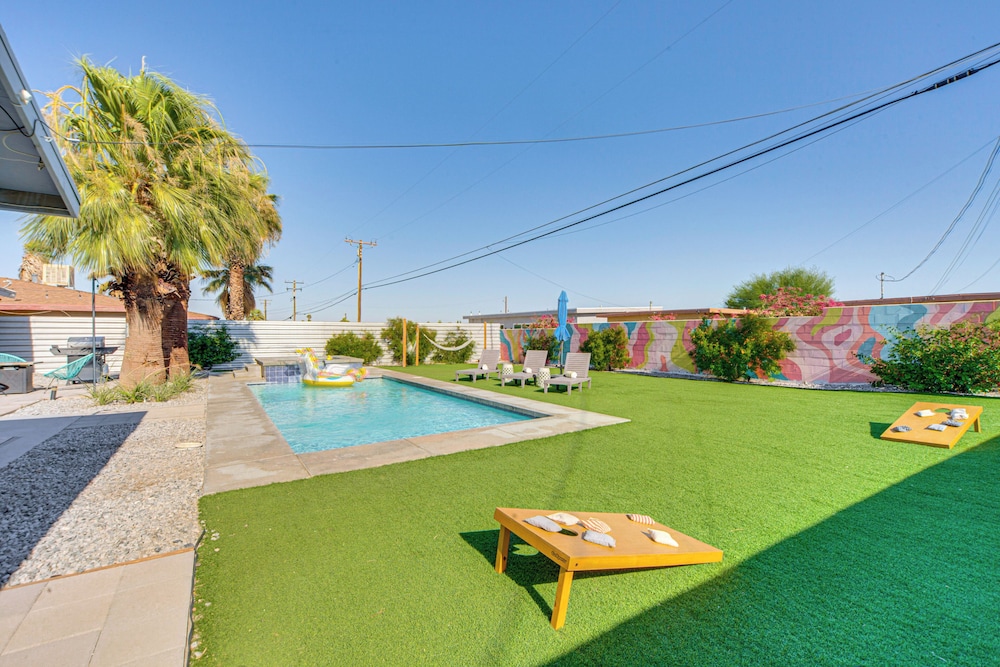 Outdoor Oasis w/ Pool: Pink Palm Springs Paradise!