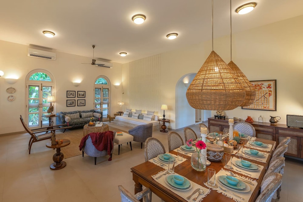 Loto Bianco by Hireavilla -4br w Pvt Pool Siolim