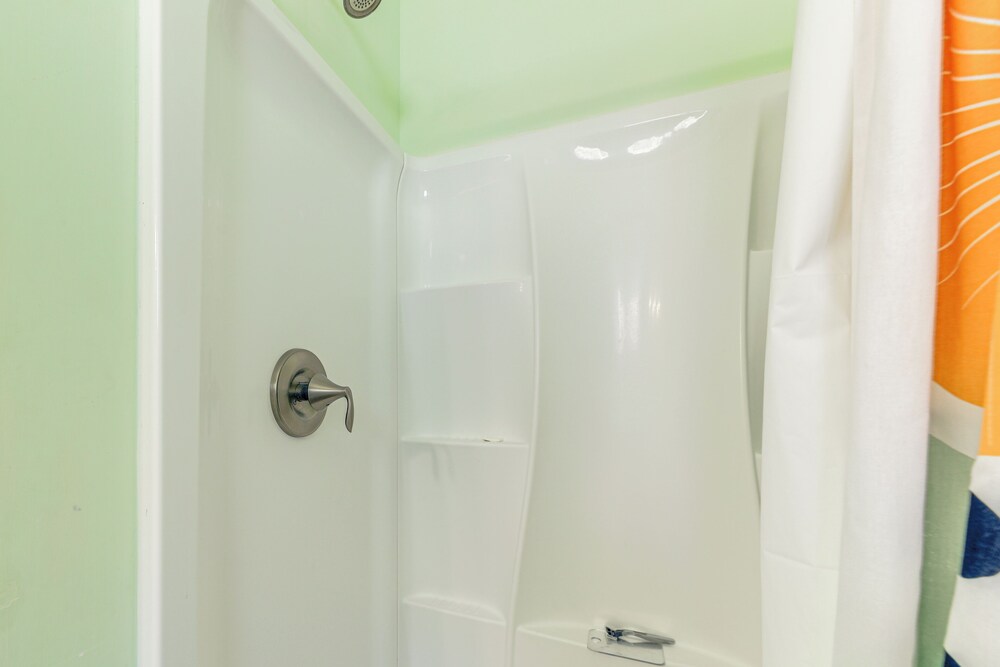 Hot Tub & Decks: North Topsail Beach Home