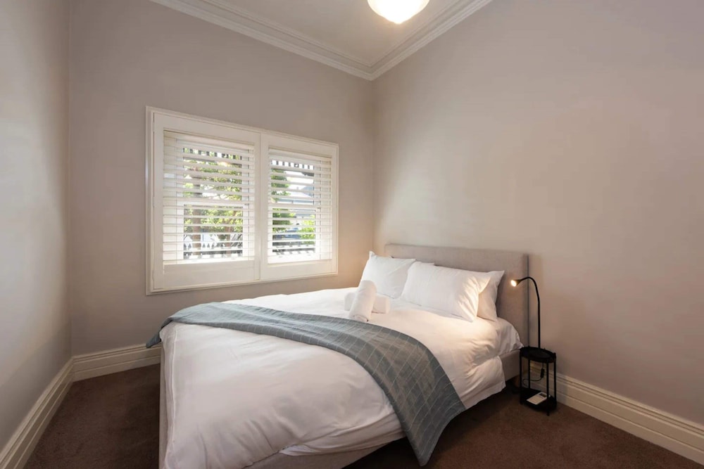 Renovated 3 Bedroom Family Home in Richmond With Parking view 3