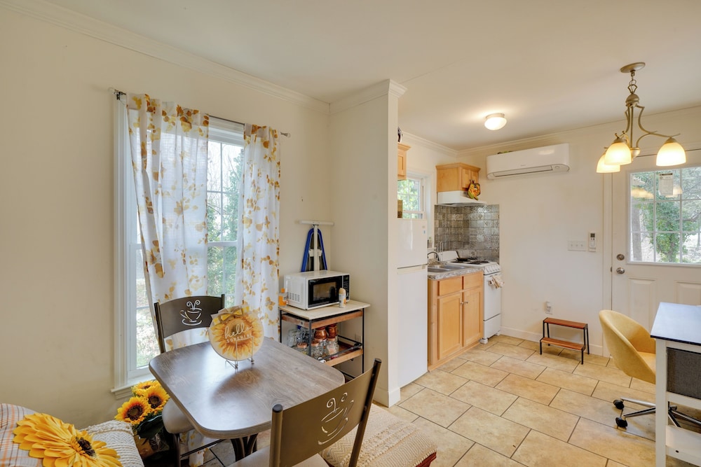 2 Mi to South Boston Speedway: Cozy Tiny Home!