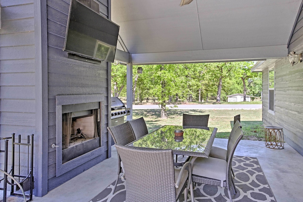 Walk to Lake Texoma! Modern Retreat w/ Game Room
