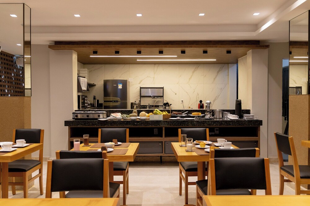Aira Hotel