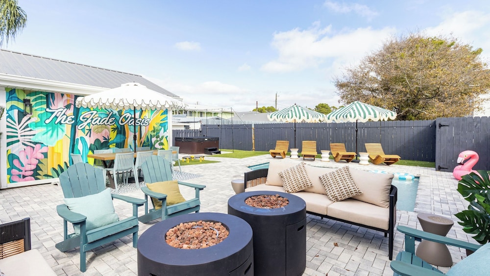 PCB Stay w/ Heated Pool, Hot Tub, Bars, Game Room & Quick Walk to Beach The Jade Oasis by Avantstay
