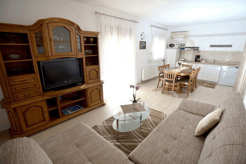 Apartment Rosulje view 3
