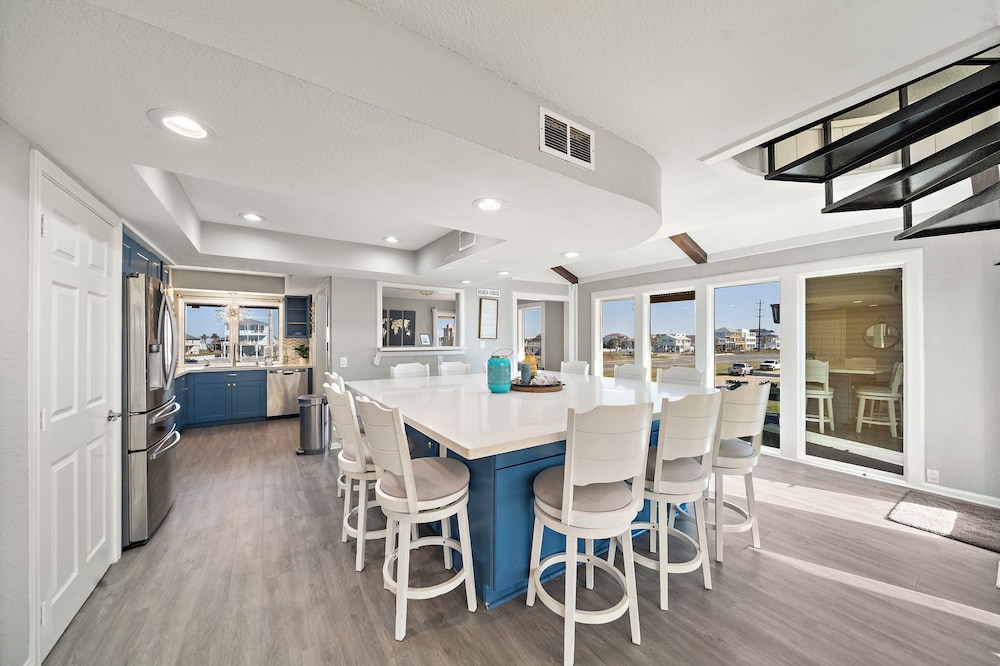 Captain's Manor by Ryson Vacation Rentals