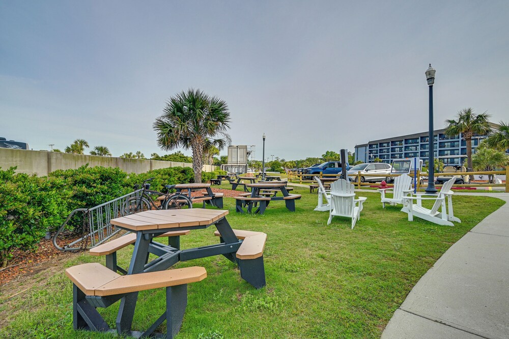 6th-floor Oceanfront Myrtle Beach Condo w/ Balcony