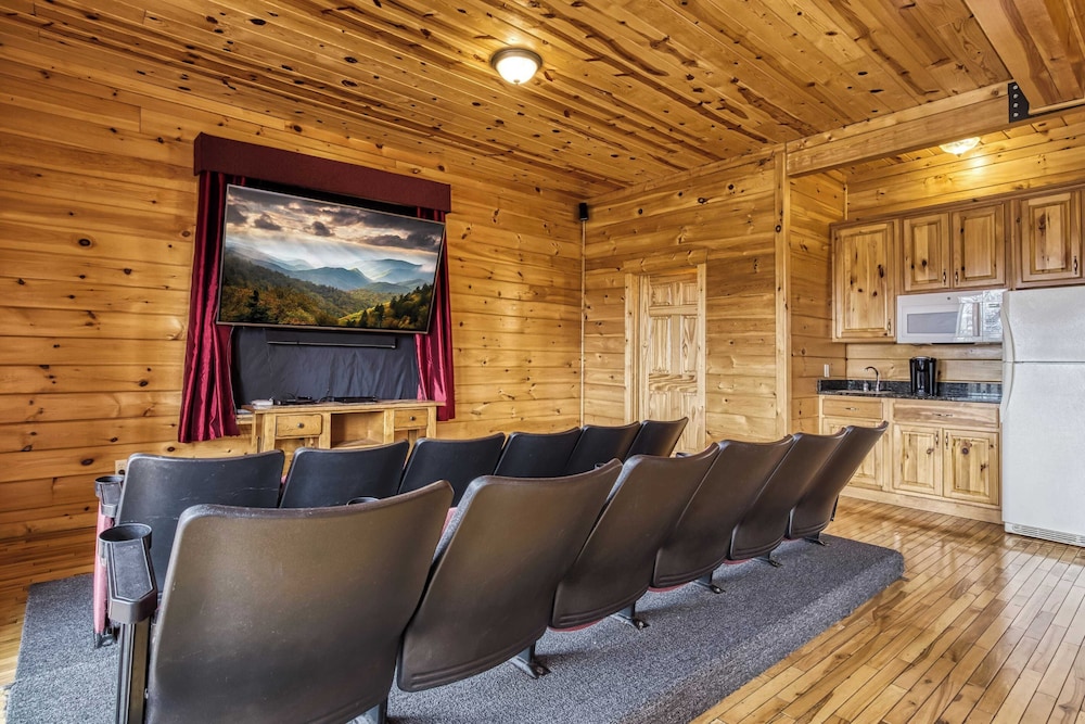 Hot Tub, Game Room, Movie Theater, View Sleeps 18 Lookout Lodge by Avantstay