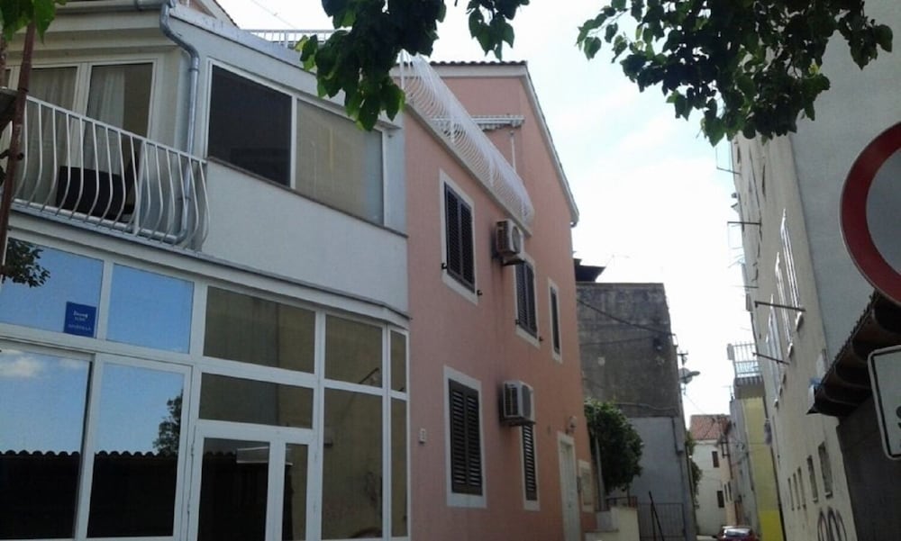 Drago - Apartments in the Center - A2 view 4