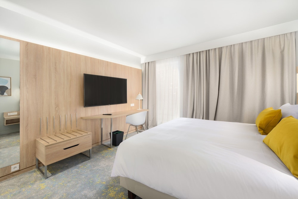 Courtyard by Marriott Paris Charles de Gaulle Central Airport 3