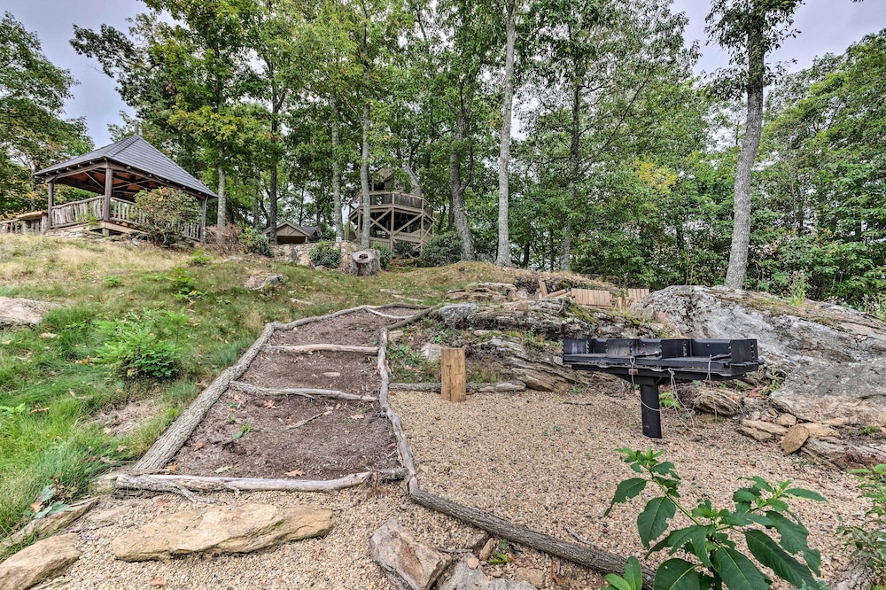 36 Mi to Asheville: Mtn-view Home in Burnsville! view 2