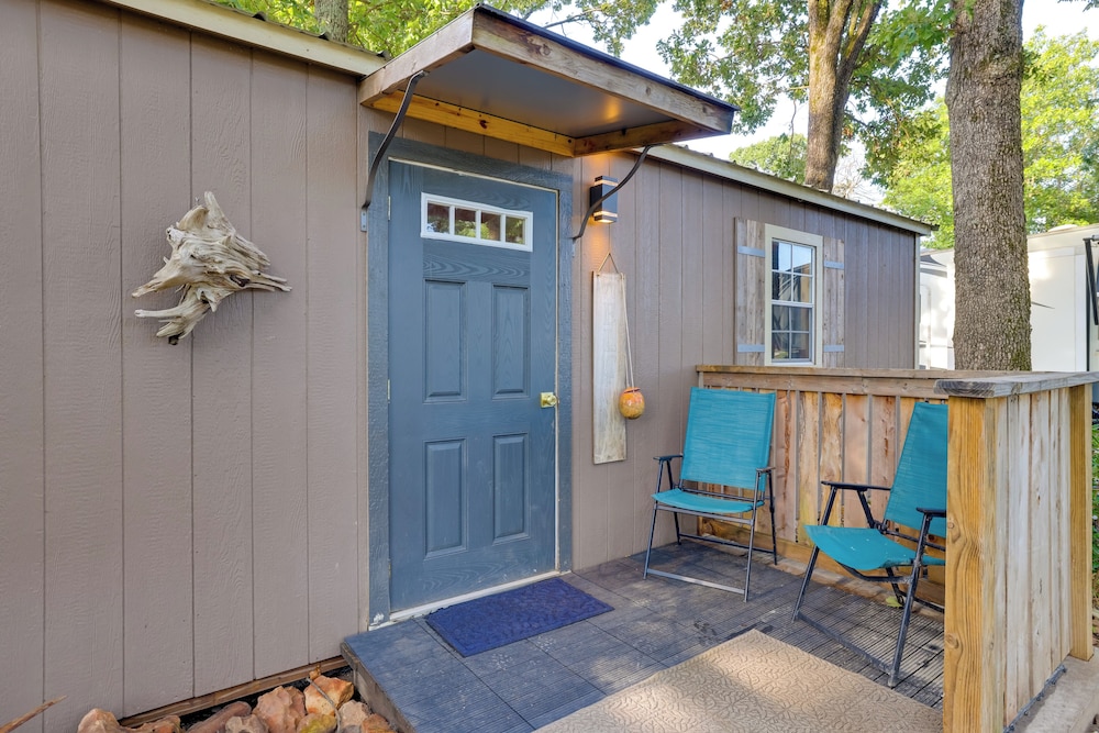 Walk to Grand Lake: Pet-friendly Grove Getaway!