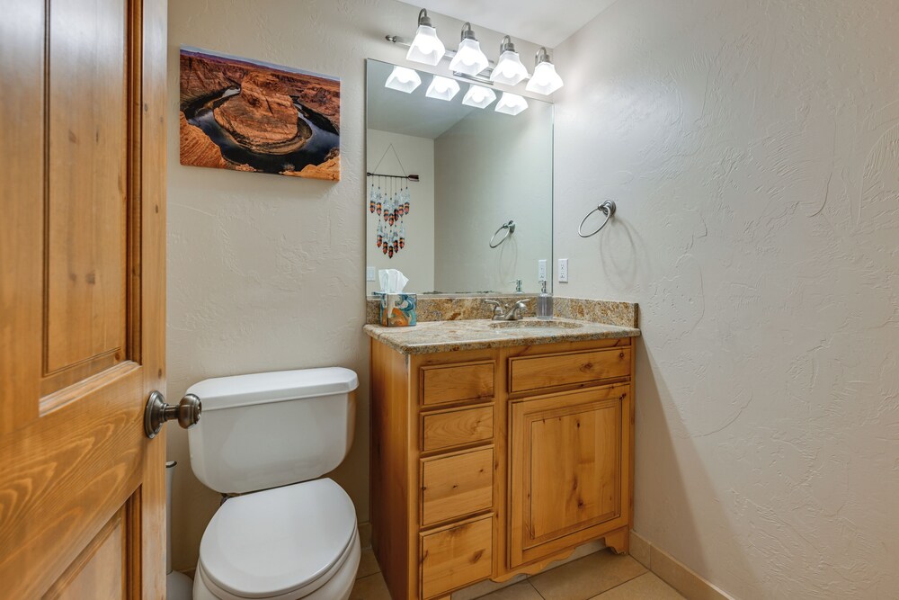 Hot Tub, Game Room: Mtn-view Cabin 9 Mi to Zion