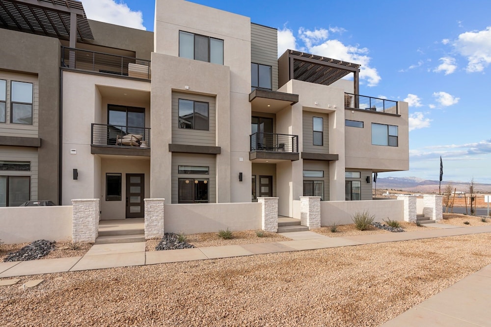 Weekend Vibes 5 Bedroom Townhouse